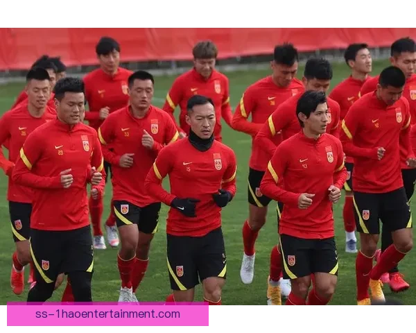 中国男足备战2026年世预赛加强训练集中精力迎接挑战